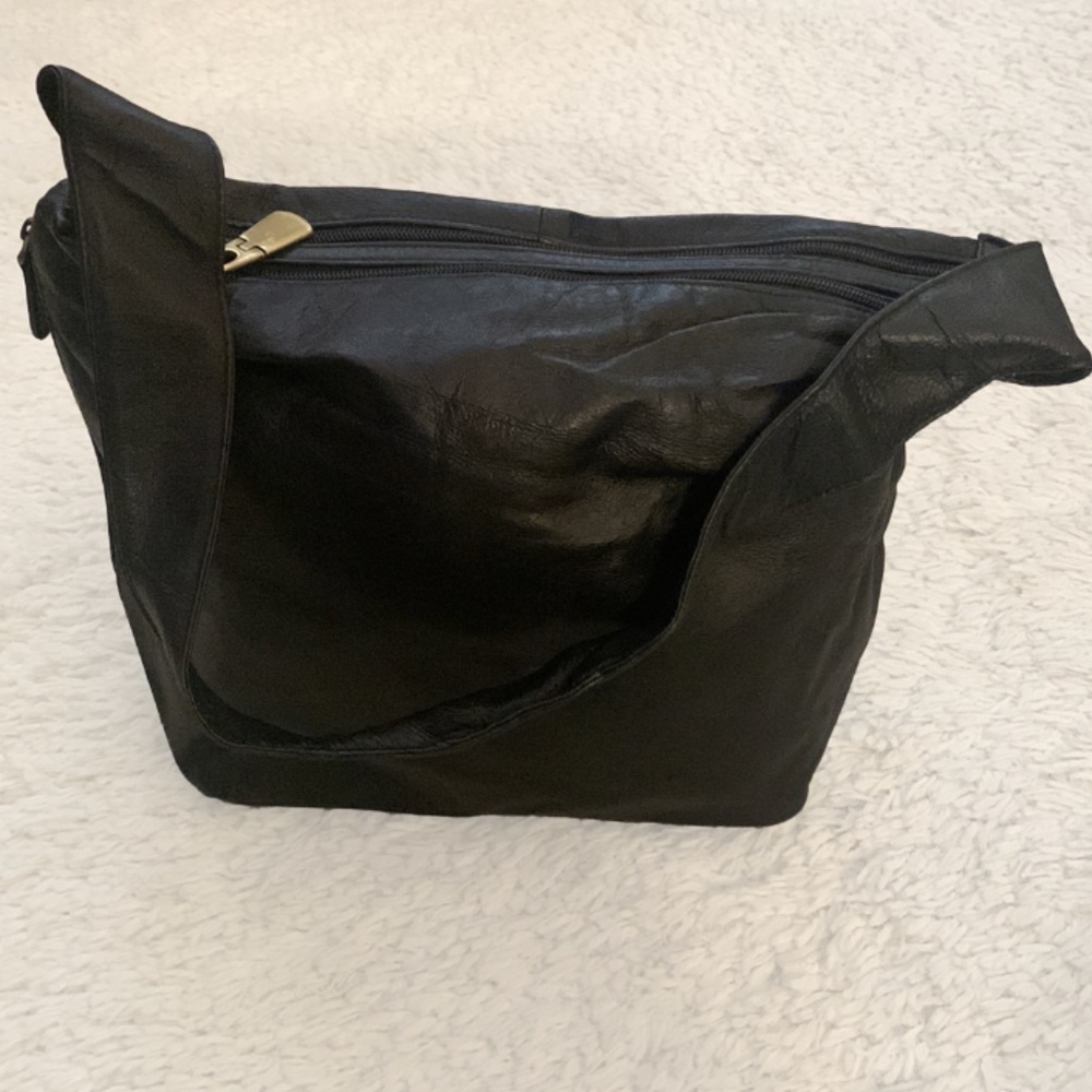VINTAGE 80s Black Leather Side Zipper Shoulder Bag
